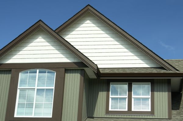 Cost of Vertical Vinyl Siding Repair in Bellevue